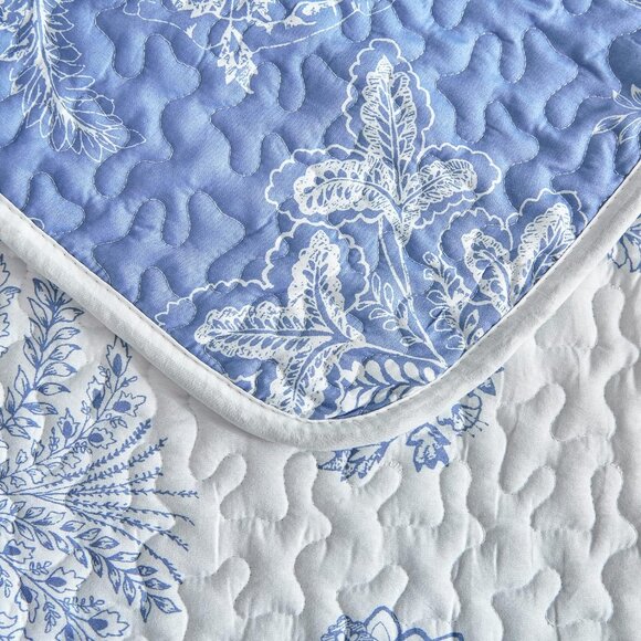 Brand New 3-Piece Botanical Blue & White Floral Quilt Set  • Queen - Picture 4 of 6